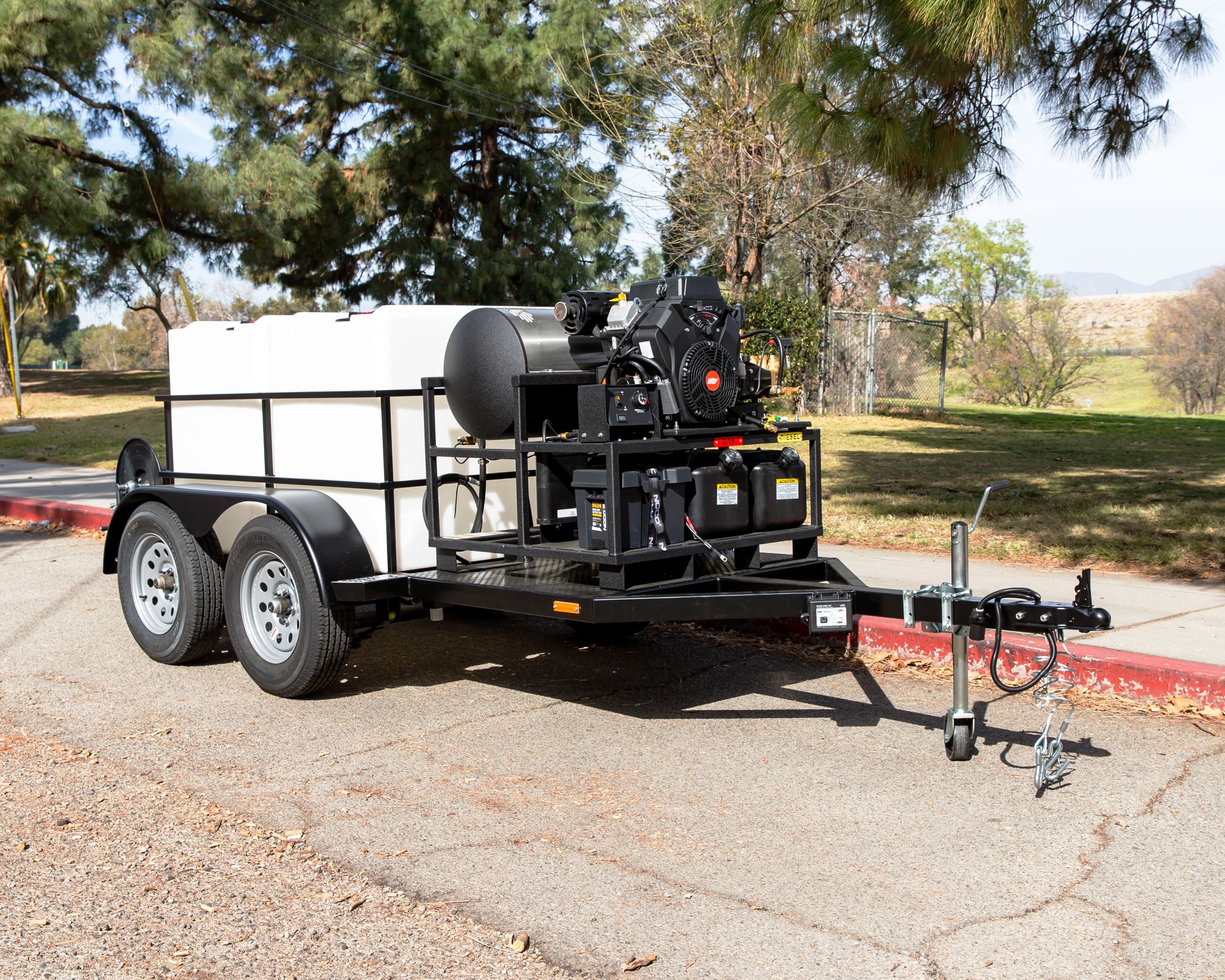 AWW-HDS8 on the UTT460 tandem axle, photographed by Universal Trailer